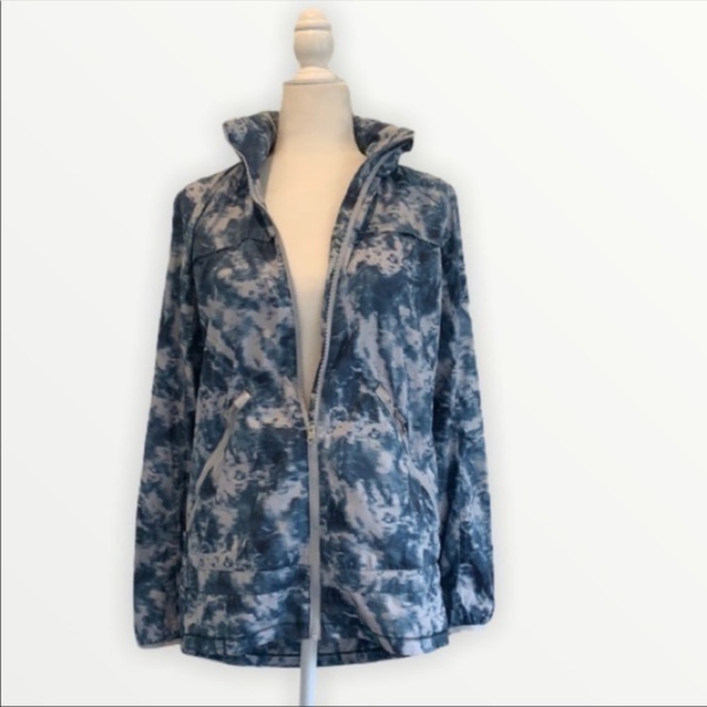 Lululemon Miss Missy Jacket ll in Sea Side Silver Fox in size 6